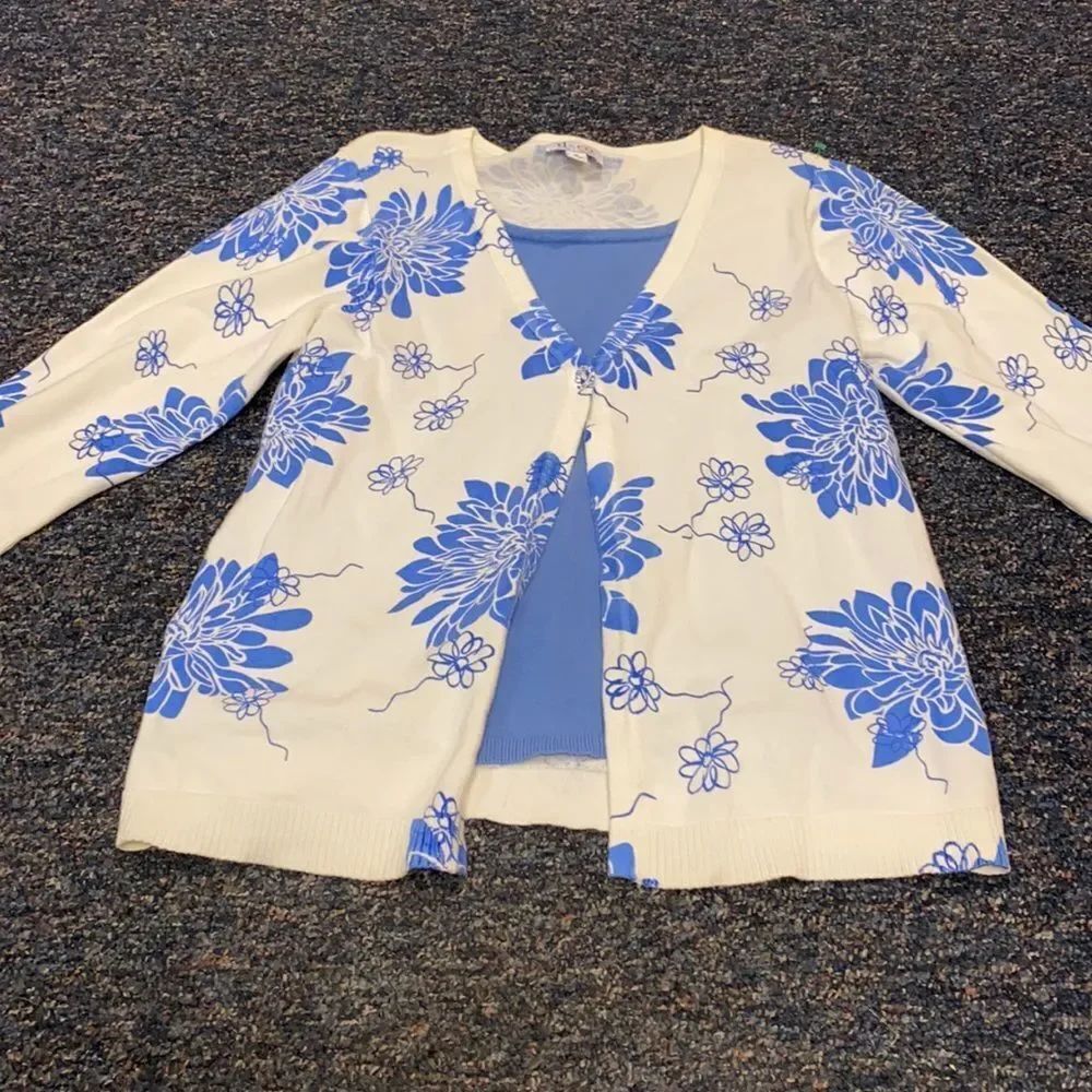 D & Co White Floral cardigan sz. M